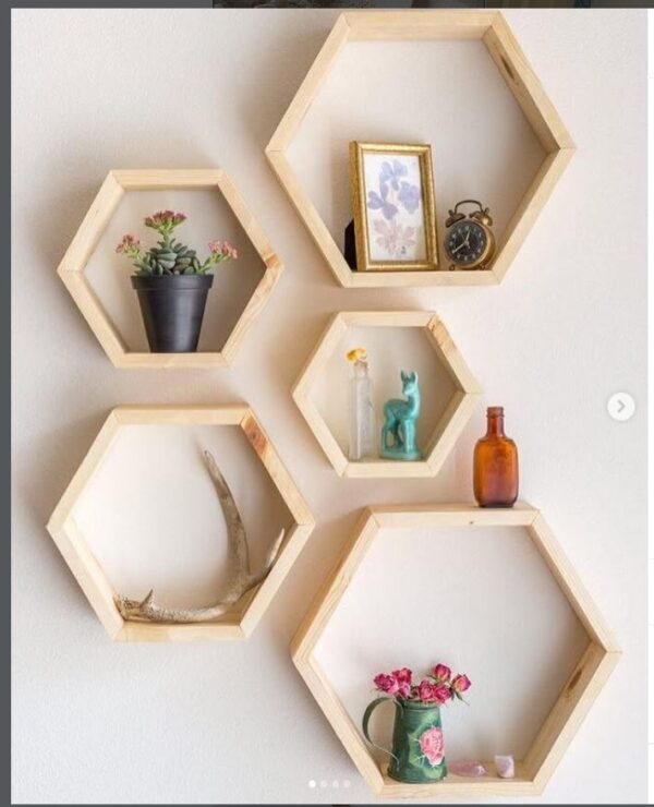 Polica u obliku saća